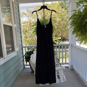 Elegant Black Maxi Dress with adjustable straps